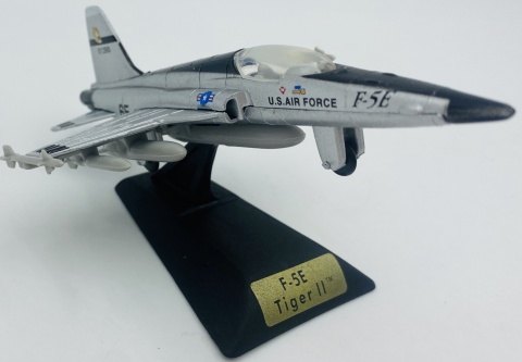 Samolot Northrop F-5E Tiger II model podstawka METAL Motormax Samolot Northrop F-5E Tiger II model podstawka METAL Motormax