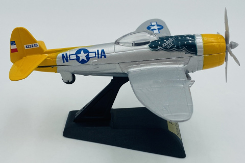 Samolot Republic P-47 Thunderbolt "Jug" model podstawka METAL Motormax Samolot Republic P-47 Thunderbolt "Jug" model podstawka METAL Motormax