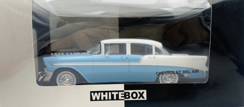 CHEVROLET Bel Air Sedan 1956 model 1/24 WhiteBox 124248 niebieski