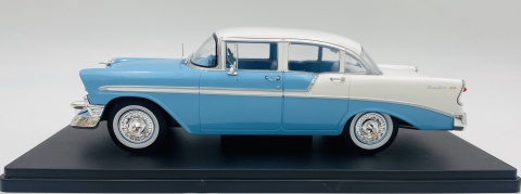 CHEVROLET Bel Air Sedan 1956 model 1/24 WhiteBox 124248 niebieski