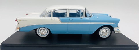 CHEVROLET Bel Air Sedan 1956 model 1/24 WhiteBox 124248 niebieski