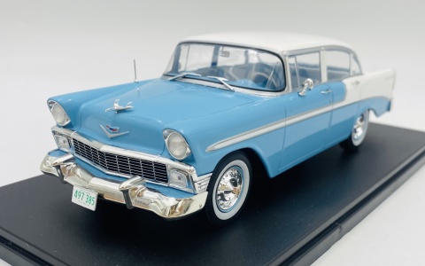 CHEVROLET Bel Air Sedan 1956 model 1/24 WhiteBox 124248 niebieski