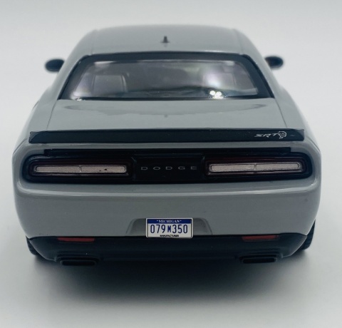DODGE Challenger SRT Hellcat 2018 1:24 Motormax 79350 jasny szary DODGE Challenger SRT Hellcat 2018 1:24 Motormax 79350 jasny szary