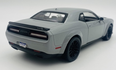 DODGE Challenger SRT Hellcat 2018 1:24 Motormax 79350 jasny szary DODGE Challenger SRT Hellcat 2018 1:24 Motormax 79350 jasny szary