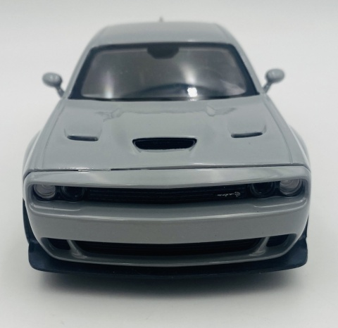 DODGE Challenger SRT Hellcat 2018 1:24 Motormax 79350 jasny szary DODGE Challenger SRT Hellcat 2018 1:24 Motormax 79350 jasny szary