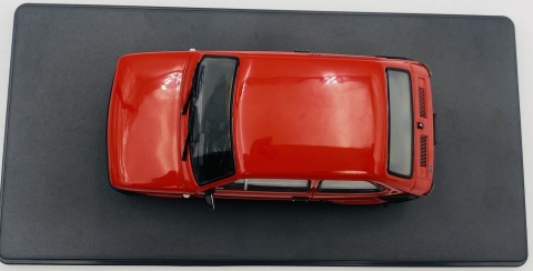 Fiat 126p maluch model 124249 WhiteBox 1:24 czerwony