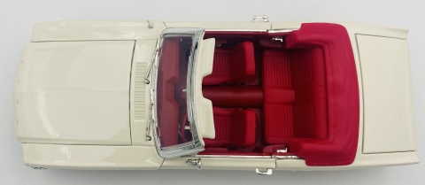 Ford Mustang 1/2 1964 cabrio Bond Goldfinger model 1:18 Motormax 79833