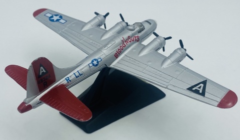 Samolot Boeing B-17 Flying Fortress Blood'nGuts podstawka METAL Motormax