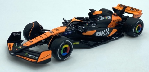 ZESTAW McLaren F1 Norris Piastri 2024 MCL38 do zawieszenia BBurago 1:43 ZESTAW McLaren F1 Norris Piastri 2024 MCL38 do zawieszenia BBurago 1:43