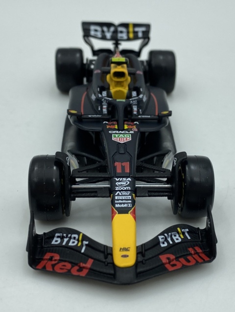 ZESTAW Red Bull F1 Verstappen Perez RB20 2024 do zawieszenia BBurago 1:43 ZESTAW Red Bull F1 Verstappen Perez RB20 2024 do zawieszenia BBurago 1:43