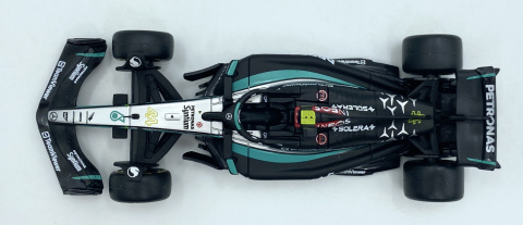 Zestaw Mercedes AMG F1 W15 '24 Russell Hamilton do zawieszenia Bburago 1:24 Zestaw Mercedes AMG F1 W15 '24 Russell Hamilton do zawieszenia Bburago 1:24