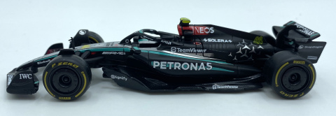 Zestaw Mercedes AMG F1 W15 '24 Russell Hamilton do zawieszenia Bburago 1:24 Zestaw Mercedes AMG F1 W15 '24 Russell Hamilton do zawieszenia Bburago 1:24
