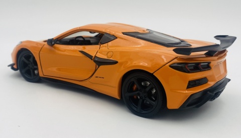 Chevrolet CORVETTE 2023 model 24120 Welly 1:24 pomarańczowy