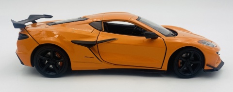 Chevrolet CORVETTE 2023 model 24120 Welly 1:24 pomarańczowy