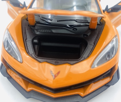 Chevrolet CORVETTE 2023 model 24120 Welly 1:24 pomarańczowy