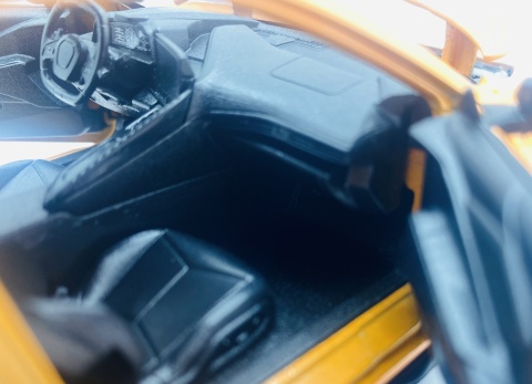 Chevrolet CORVETTE 2023 model 24120 Welly 1:24 pomarańczowy