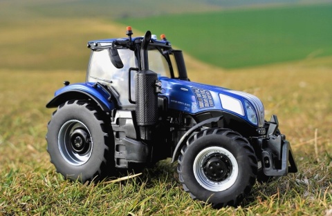 Ciągnik NEW HOLLAND T8.435 1:32 Britains 43216
