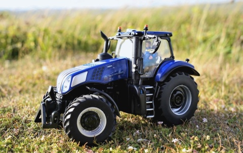 Ciągnik NEW HOLLAND T8.435 1:32 Britains 43216