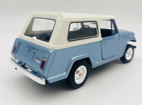 Jeep Jeepster Commando Station Wagon 1967 model 24117 Welly 1:24 niebieski