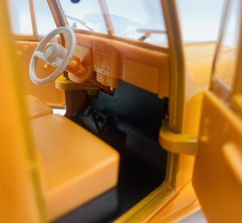 Jeep WILLYS Pickup 1947 model 24116 Welly 1:24 pomarańczowy