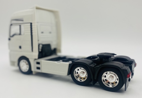 MAN TGX XXL 3 osie ciągnik siodłowy model WELLY 32650L metal 1:32 biały