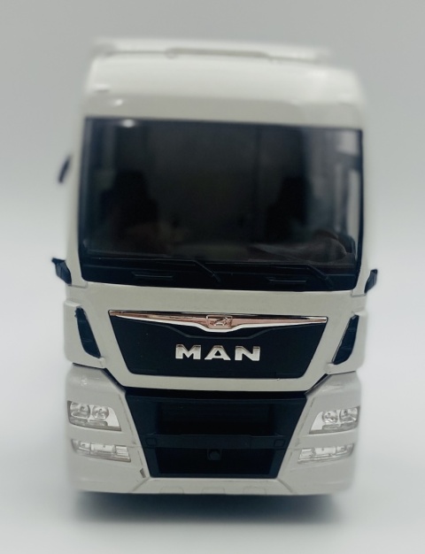 MAN TGX XXL 3 osie ciągnik siodłowy model WELLY 32650L metal 1:32 biały
