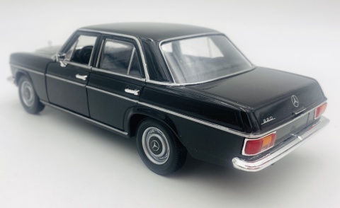 MERCEDES-BENZ 220 W115 metal model WELLY 1:24 czarny