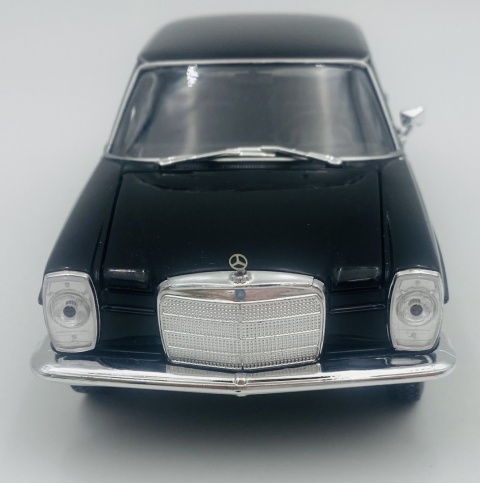 MERCEDES-BENZ 220 W115 metal model WELLY 1:24 czarny