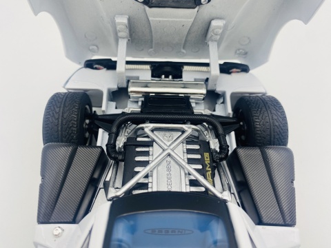 PAGANI Zonda C12 1:18 model Motormax 73147 biały