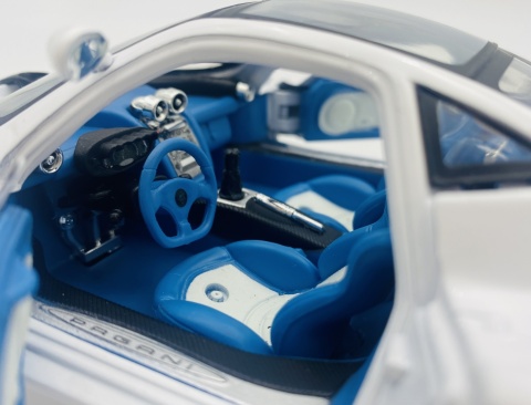 PAGANI Zonda C12 1:18 model Motormax 73147 biały