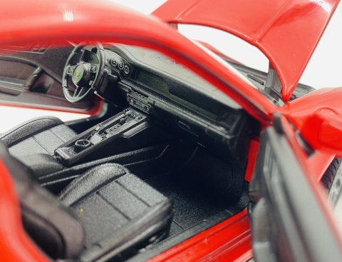 PORSCHE 911 (992) Carrera 4S 2020 model 24099 WELLY 1:24 czerwony