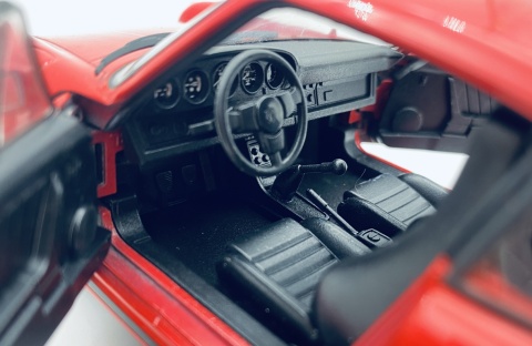 PORSCHE 911 Turbo 3.0 1974 model 24043 metal WELLY 1:24 czerwony