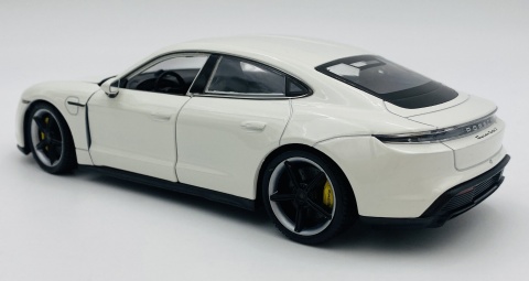 PORSCHE Taycan Turbo S model 24107 metal WELLY 1:24 biały