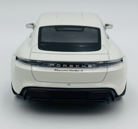 PORSCHE Taycan Turbo S model 24107 metal WELLY 1:24 biały