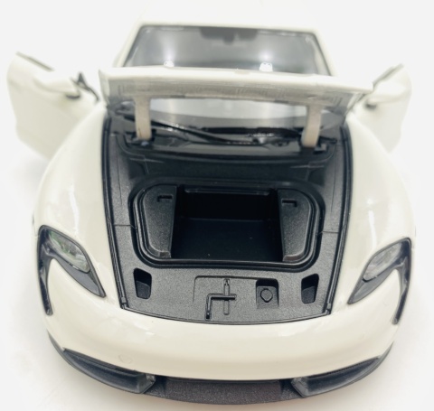 PORSCHE Taycan Turbo S model 24107 metal WELLY 1:24 biały