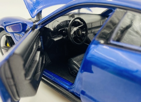 PORSCHE Taycan Turbo S model 24107 metal WELLY 1:24 niebieski