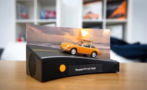 Porsche 911 z deską surfingową kalendarz adwentowy 1:43 żółty Franzis 1:43