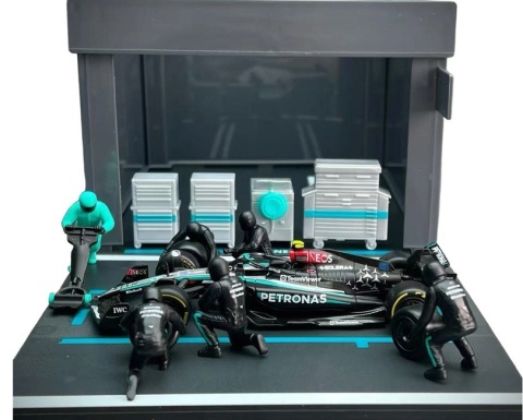 ZESTAW Mercedes F1 #63 G. Russell Pit Stop diorama 2024 W15 BBurago 1:43