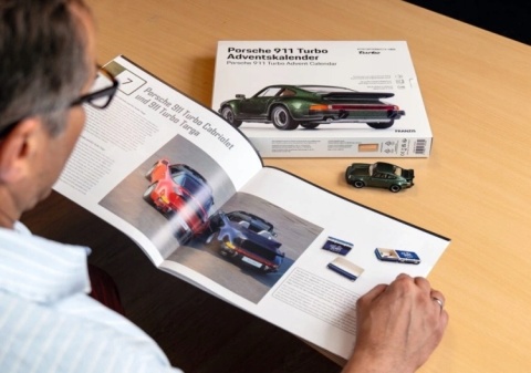 ZESTAW Porsche 911 Turbo kalendarz adwentowy 1:43 oak green Franzis 1:43