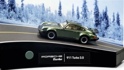 ZESTAW Porsche 911 Turbo kalendarz adwentowy 1:43 oak green Franzis 1:43