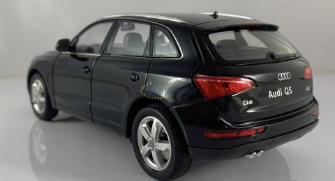 Audi Q5 Metal Model Welly 1:24 Audi Q5 Metal Model Welly 1:24