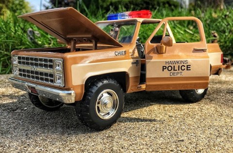 CHEVROLET Blazer Stranger Thinks model JADA 1:24 CHEVROLET Blazer Stranger Thinks model JADA 1:24
