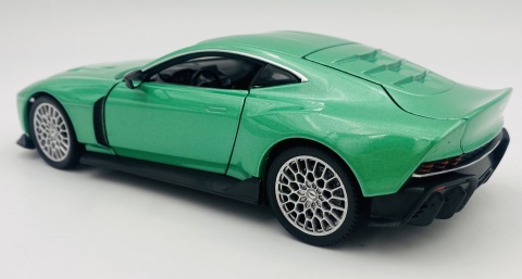 Aston Martin Valour metal model 24130 Welly 1:24