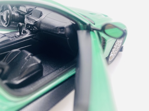 Aston Martin Valour metal model 24130 Welly 1:24