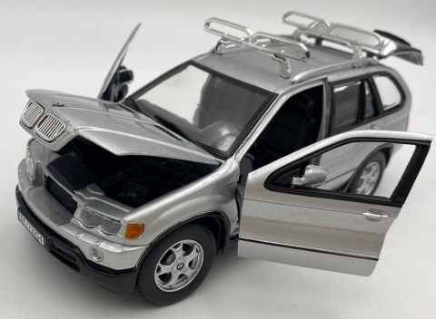 BMW X5 E53 2000 surfing z zestawem kempingowym 1:24 Motormax 79723