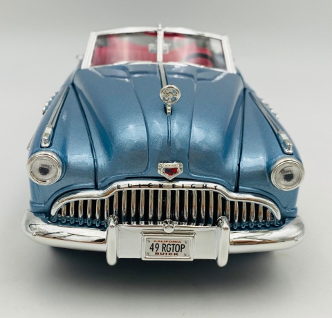 BUICK Roadmaster 1949 1:18 model Motormax 73116 jasny niebieski