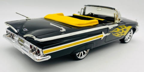 Chevrolet Impala 1960 tuning model 1:18 Motormax 79009 czarny z płomieniami