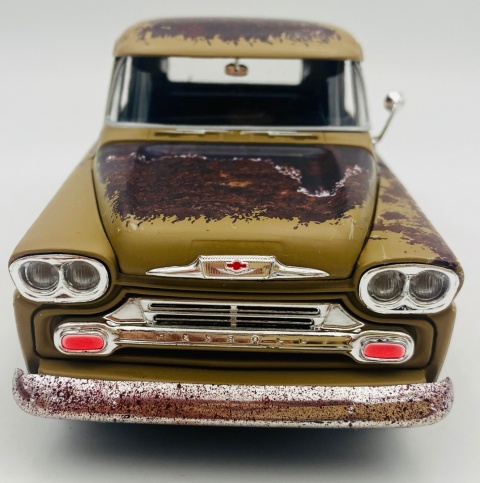 Chevy Apache Fleetside podrdzewiały 1:24 Motormax 79072 Weathered Treasures