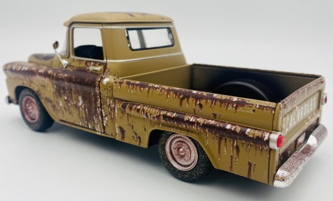 Chevy Apache Fleetside podrdzewiały 1:24 Motormax 79072 Weathered Treasures