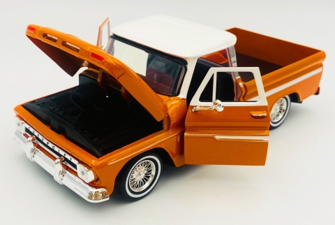Chevy C10 Fleetside 1966 Pickup 1:24 Motormax 79034 Get Low Series orange